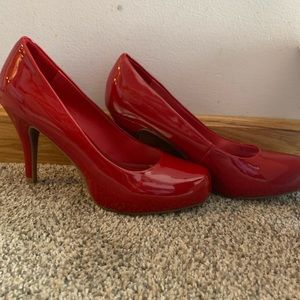 BRAND NEW RED HEELS!!! ❤️
